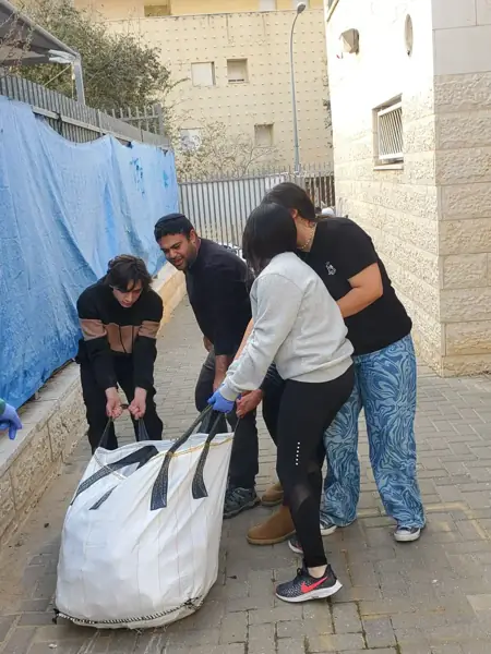 מתנדבים בפעולה
